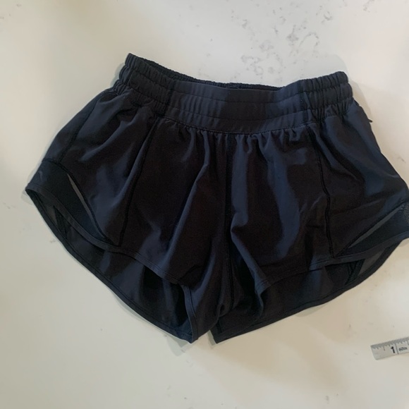 Lululemon sz 2 Shorts - Picture 2 of 4